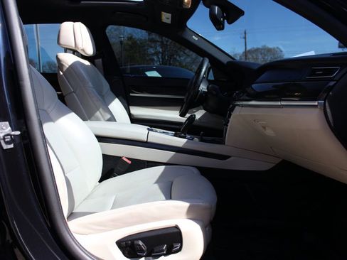 Used 2014 BMW 750Li xDrive image 21