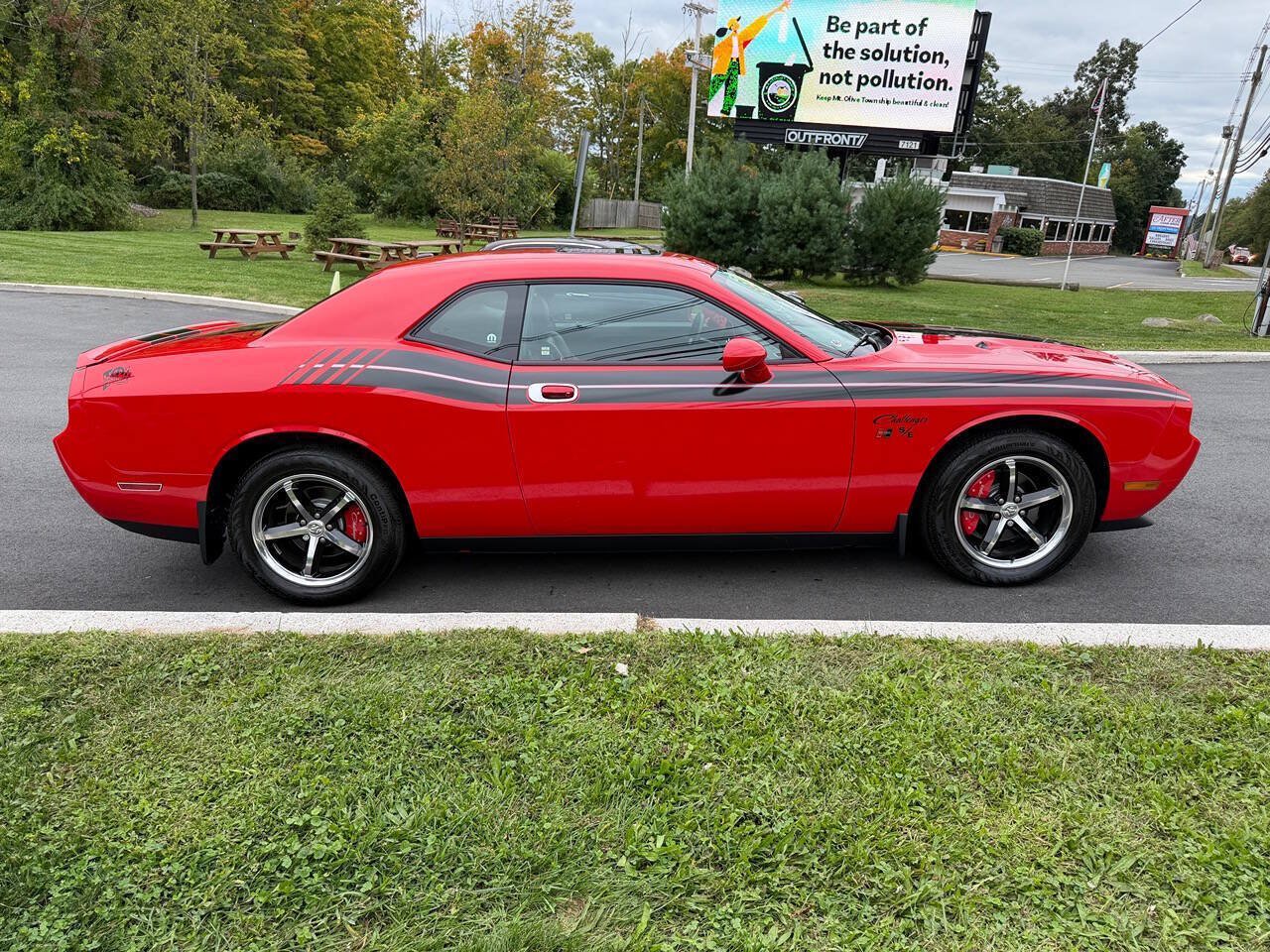 Used 2010 Dodge Challenger SE RWD image 7