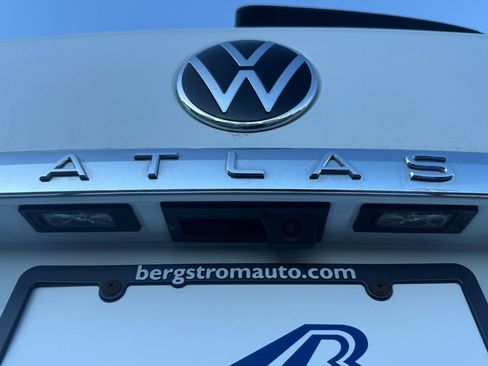 Used 2023 Volkswagen Atlas SE image 12