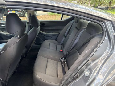 Used 2025 Nissan Altima 2.5 SV FWD image 37