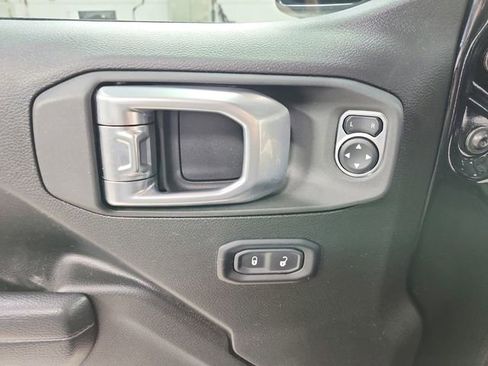 Used 2025 Jeep Wrangler Unlimited Rubicon image 30