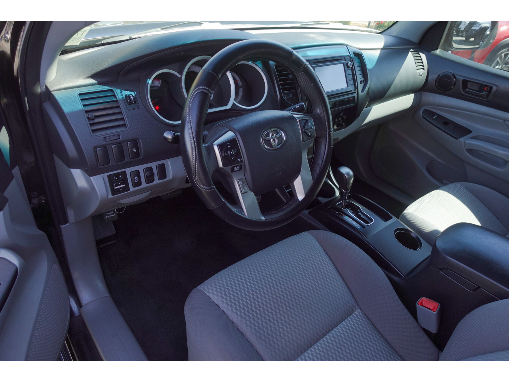 Used 2014 Toyota Tacoma PreRunner w/ Convenience Package RWD image 9