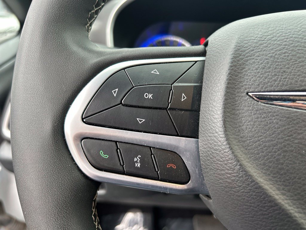 Used 2025 Chrysler Pacifica Select FWD image 22