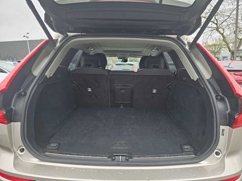 Certified 2025 Volvo XC60 B5 Plus AWD/4WD image 15