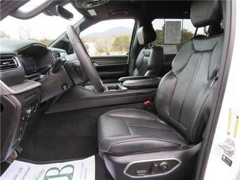 Used 2024 Jeep Wagoneer L Series III w/ Flexible Seating Group image 23