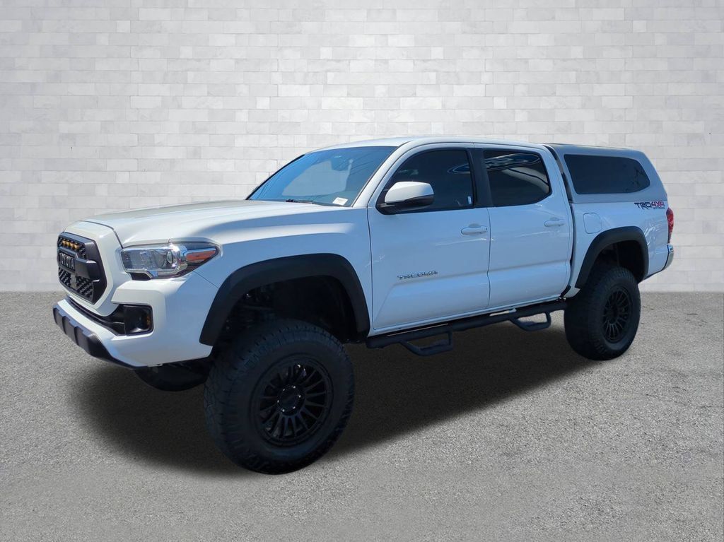 Used 2019 Toyota Tacoma TRD Off-Road AWD/4WD image 9