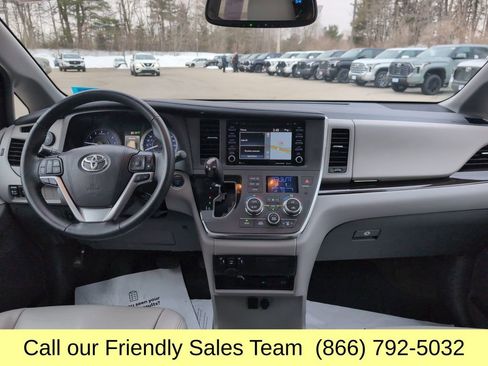 Used 2018 Toyota Sienna XLE Premium image 15