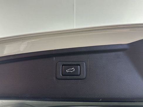 Used 2017 Subaru Outback 2.5i Touring w/ Popular Package #5A image 7