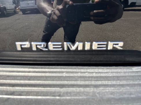 Used 2025 Chevrolet Suburban Premier AWD/4WD image 43