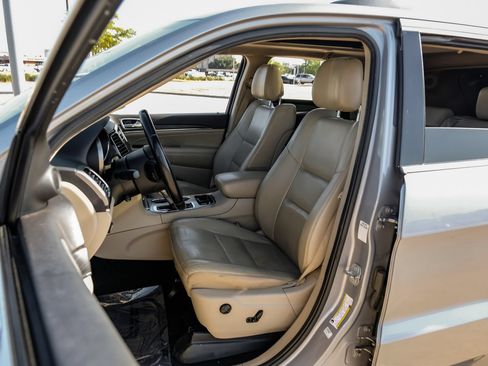Used 2020 Jeep Grand Cherokee Limited w/ Luxury Group II RWD image 36