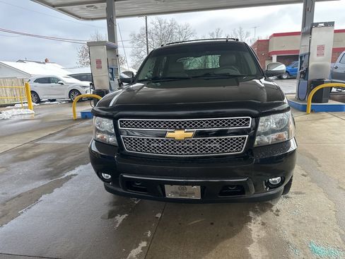 Used 2013 Chevrolet Avalanche LTZ image 2