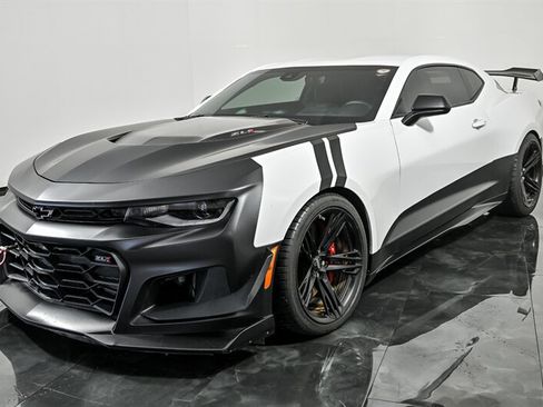 Used 2021 Chevrolet Camaro ZL1 RWD image 5
