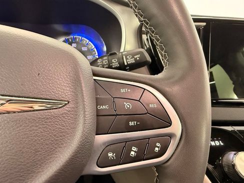 Used 2023 Chrysler Pacifica Touring-L FWD image 29