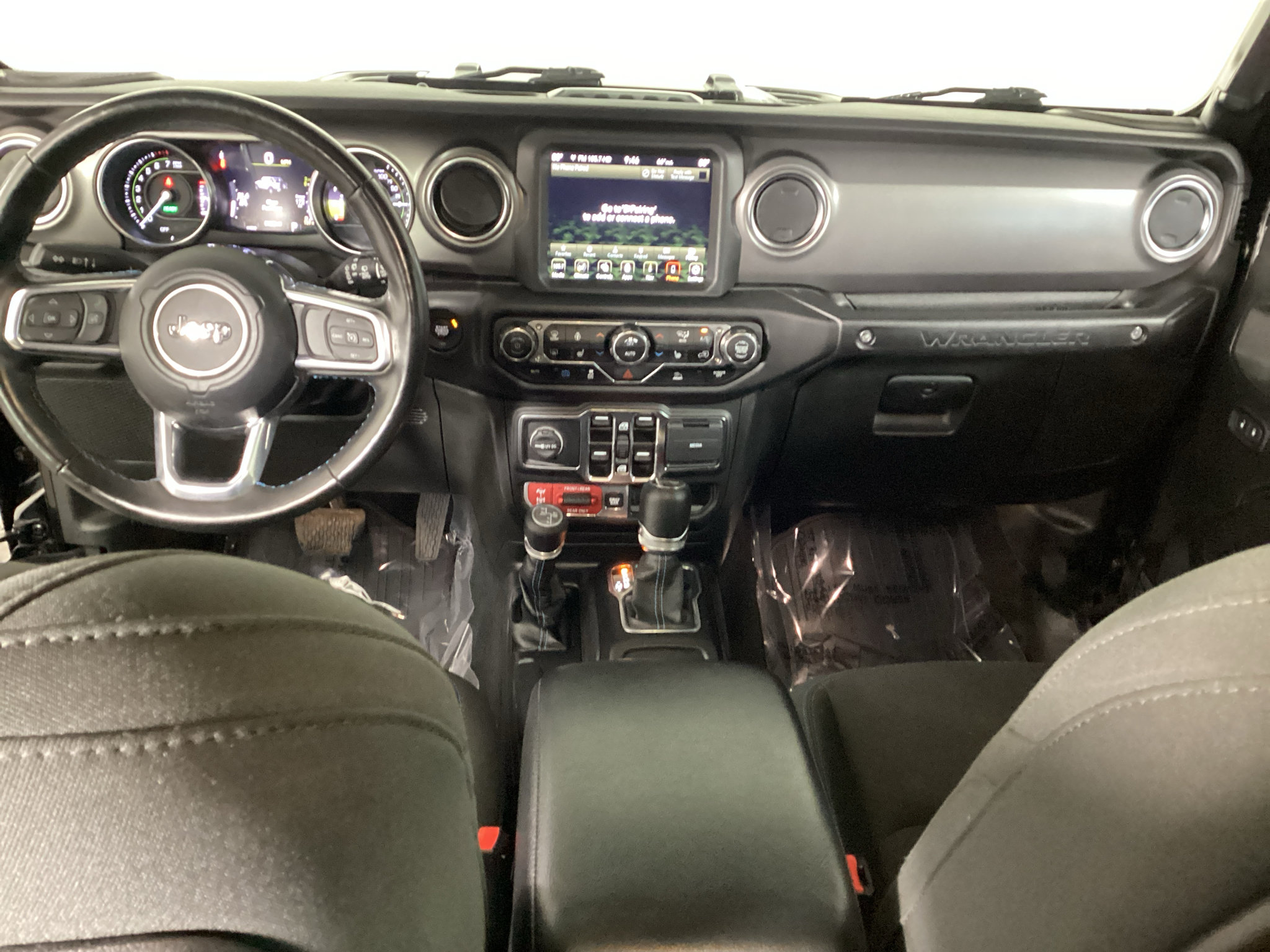Used 2022 Jeep Wrangler Unlimited Rubicon 4xe w/ Cold Weather Group AWD/4WD image 16