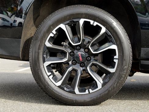 Used 2022 GMC Yukon XL Denali image 13