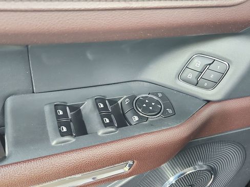 Used 2024 Ford Expedition Limited AWD/4WD image 32