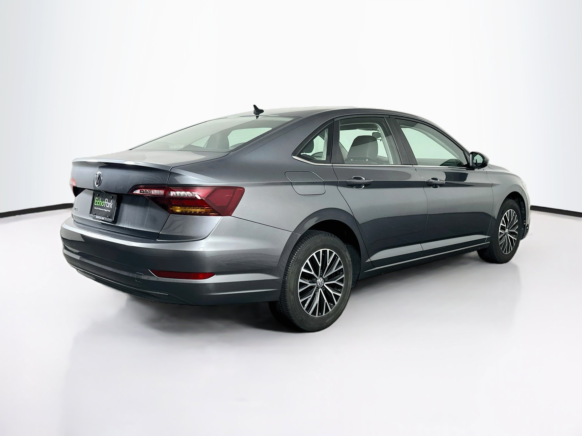 Used 2019 Volkswagen Jetta SE w/ Cold Weather Package FWD image 9