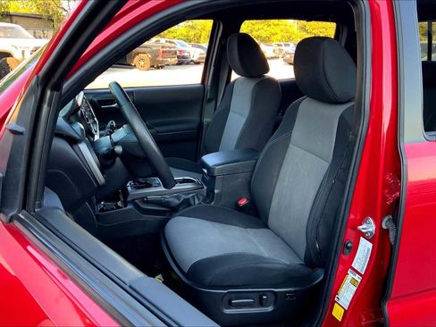 Used 2022 Toyota Tacoma TRD Off-Road image 7