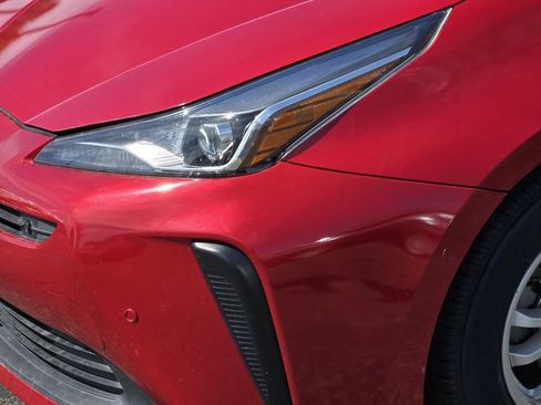 Used 2021 Toyota Prius LE FWD image 5