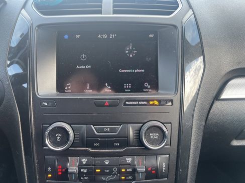 Used 2019 Ford Explorer XLT w/ XLT Sport Appearance Package image 18