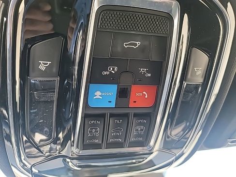 Used 2023 Jeep Grand Cherokee Overland w/ Luxury Tech Group IV RWD image 28