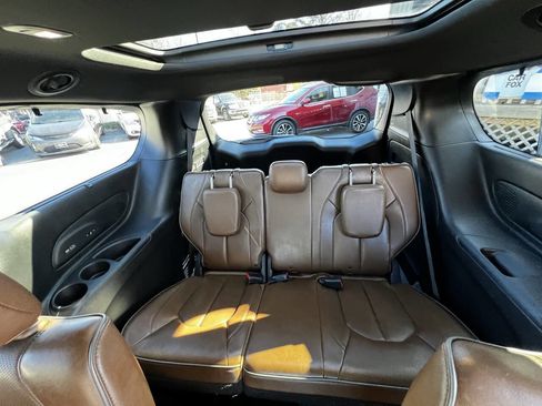 Used 2020 Chrysler Pacifica Limited image 16