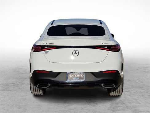 Used 2025 Mercedes-Benz GLC 300 4MATIC image 9
