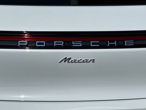 Used 2025 Porsche Macan image 39