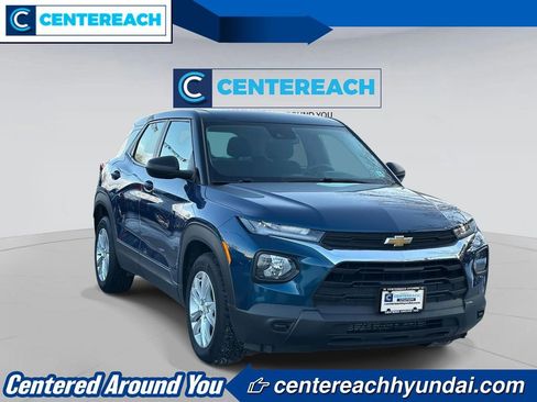 Used 2021 Chevrolet TrailBlazer LS image 2