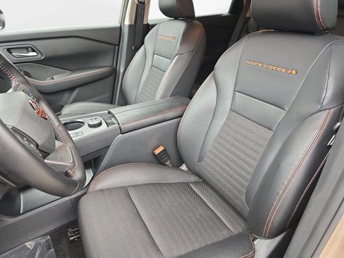 Used 2025 Nissan Rogue SV AWD/4WD image 12
