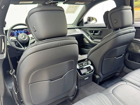 Used 2022 Mercedes-Benz S 500 4MATIC w/ AMG Line Package image 38