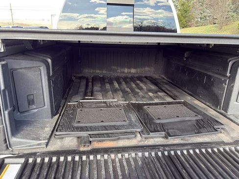 Used 2017 Nissan Titan Platinum Reserve image 4