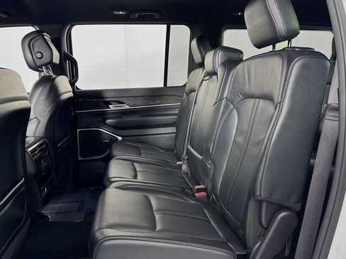 Used 2022 Jeep Wagoneer Series III image 7