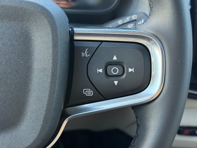 Certified 2024 Volvo XC40 B5 Plus AWD/4WD image 30