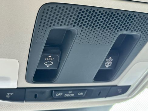 Used 2025 Honda Pilot Elite image 39