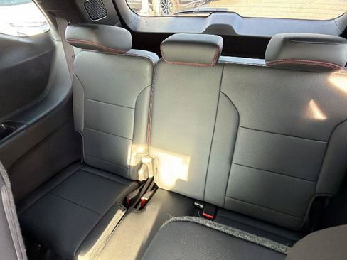 Used 2024 Chevrolet Traverse RS AWD/4WD image 24