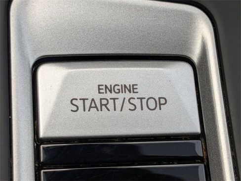 Used 2024 Volkswagen Atlas SE image 31