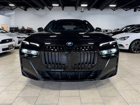 Used 2024 BMW i7 xDrive60 AWD/4WD image 5