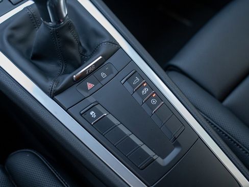 Used 2025 Porsche 718 Cayman image 23