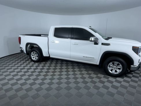 Used 2024 GMC Sierra 1500 SLE image 2