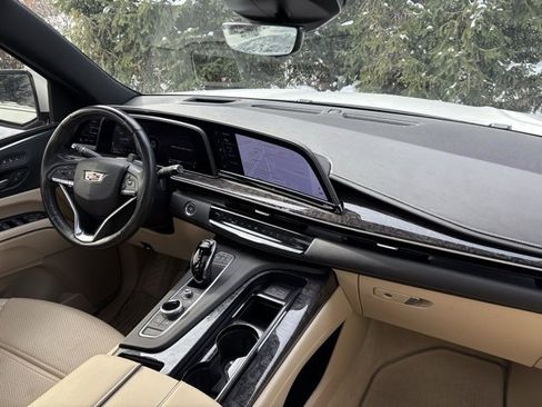 Used 2022 Cadillac Escalade Premium Luxury image 43