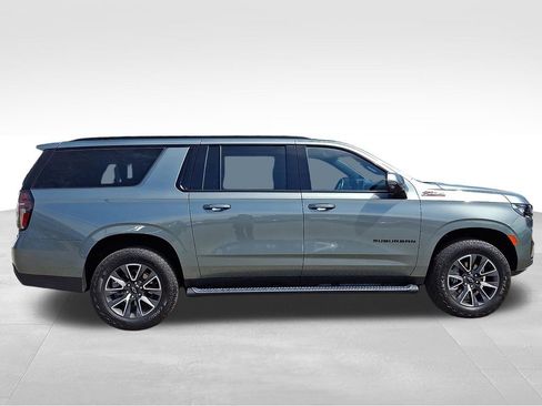 Certified 2023 Chevrolet Suburban Z71 w/ Luxury Package image 8