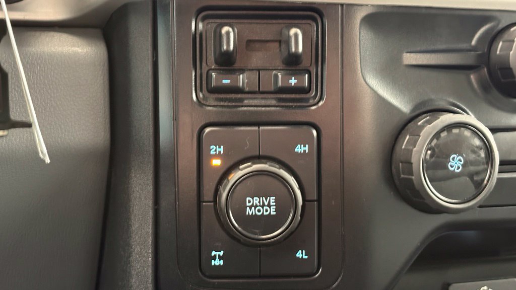 Used 2024 Ford F350 XLT w/ FX4 Off-Road Package AWD/4WD image 40