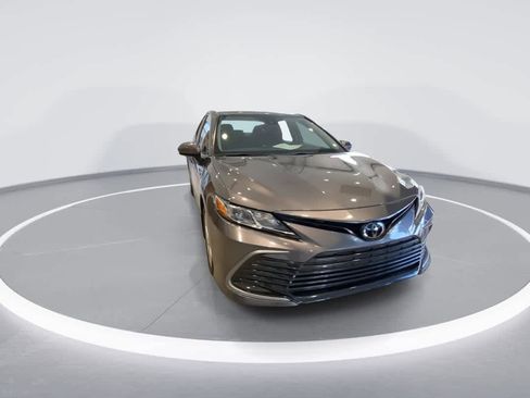 Used 2024 Toyota Camry LE image 3