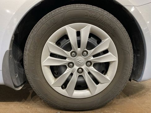 Used 2012 Hyundai Sonata GLS image 18