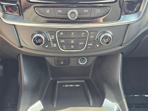 Used 2023 Chevrolet Traverse LT image 33