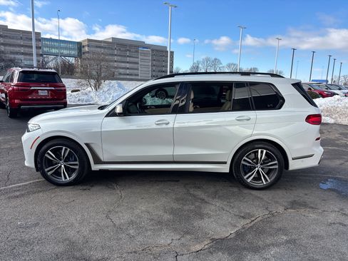 Used 2022 BMW X7 M50i w/ Cold Weather Package image 4