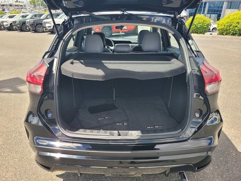 Used 2024 Nissan Kicks SR w/ SR Premium Package FWD image 11