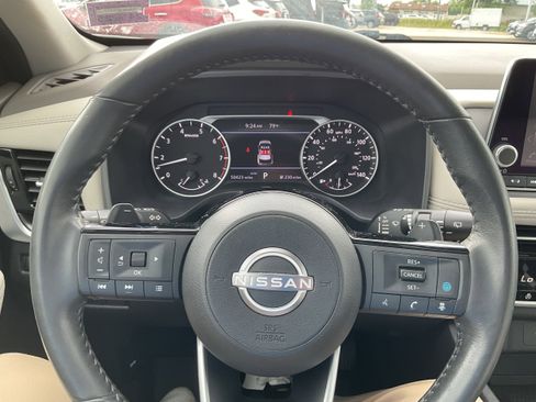 Used 2023 Nissan Rogue SV w/ SV Premium Package image 9