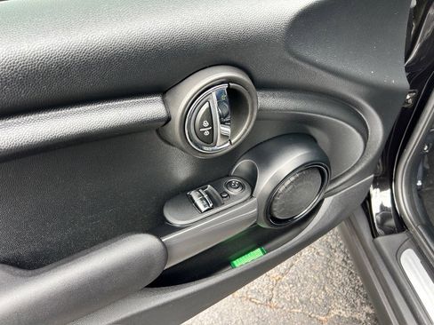 Used 2017 MINI Cooper 2-Door Hardtop image 16